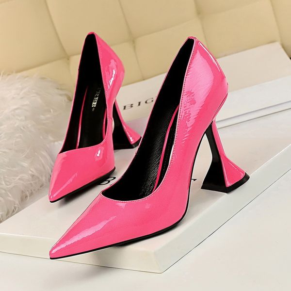 bigtree 2021 new woman pumps party patent leather ladies shoes pointed toe women high heels 9.5 cm, Black
bigtree 2021 new woman pumps party patent leather ladies shoes pointed toe women high heels 9.5 cm, Black