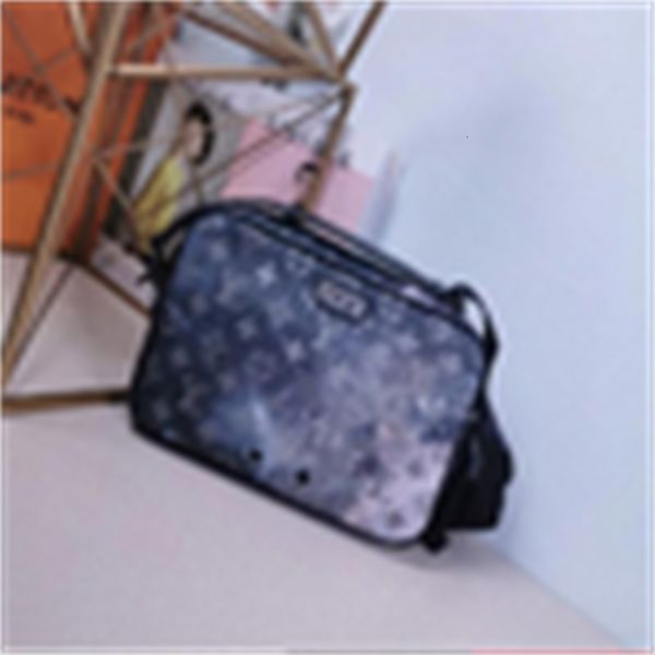 iconic body alpha messenger bag men handbags designer handles shoulder bags totes cross luxury bag clutches evening m44165
iconic body alpha messenger bag men handbags designer handles shoulder bags totes cross luxury bag clutches evening m44165