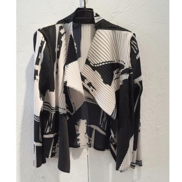 women's jackets 2021 autumn woman jacket miyak pleated fashion long sleeve cardigan coat, Black;brown
women's jackets 2021 autumn woman jacket miyak pleated fashion long sleeve cardigan coat, Black;brown