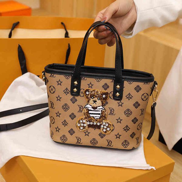 2022 factory wholesale bag women's new diamond portable tote large capacity versatile texture single shoulder diagonal bag
2022 factory wholesale bag women's new diamond portable tote large capacity versatile texture single shoulder diagonal bag