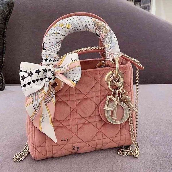 four lattice princess bag women's little fragrance black velvet 2021 new fashion small cross pink zly zly bags
four lattice princess bag women's little fragrance black velvet 2021 new fashion small cross pink zly zly bags
