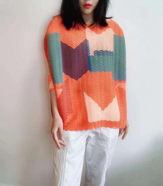 knits miyake fashion loose batwing sleeve fold in stripe t-shirt stock, White
knits miyake fashion loose batwing sleeve fold in stripe t-shirt stock, White