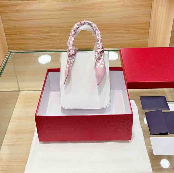 luxurys women underarm bag designers mini shoulder bags with strap fashion lady handbag purses
luxurys women underarm bag designers mini shoulder bags with strap fashion lady handbag purses