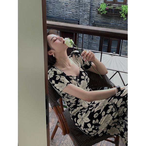 luxury cheongsam tulip dign improved cheongsam french temperament drs summer thin women 2021, Blue;red
luxury cheongsam tulip dign improved cheongsam french temperament drs summer thin women 2021, Blue;red