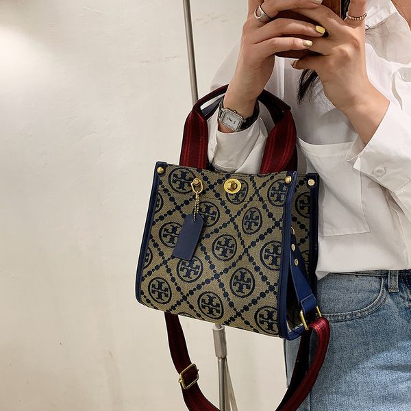 luxury handbags tot 2021 new canvas hand bags one shoulder messenger bag college student printed women's bag
luxury handbags tot 2021 new canvas hand bags one shoulder messenger bag college student printed women's bag