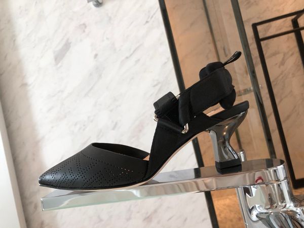 2021 good quality fashion women luxurys designers shoes designer sandals womens luxury high heels sandal dress shoess with box size 35-41 -h, Black
2021 good quality fashion women luxurys designers shoes designer sandals womens luxury high heels sandal dress shoess with box size 35-41 -h, Black