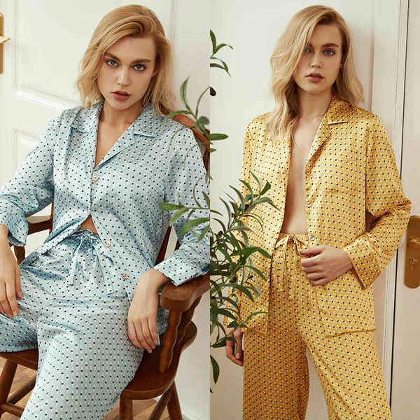 yaoting's new ice silk pajamas women's spring and summer style silk long sleeve thin home suit women's suit 2004, Black;red
yaoting's new ice silk pajamas women's spring and summer style silk long sleeve thin home suit women's suit 2004, Black;red