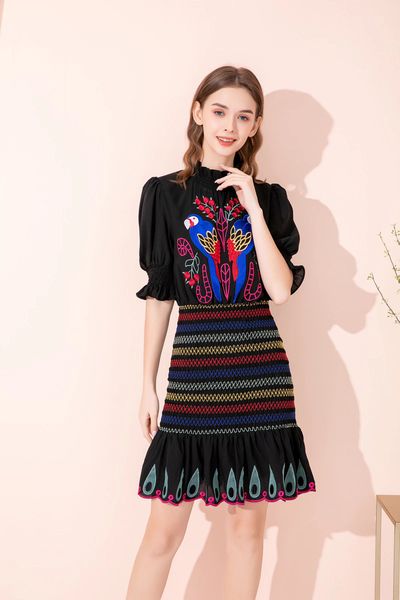 10000 xl 2022 runway dress spring summer brand same style empire short sleeve black crew neck womens dress mid calf fashion as
10000 xl 2022 runway dress spring summer brand same style empire short sleeve black crew neck womens dress mid calf fashion as