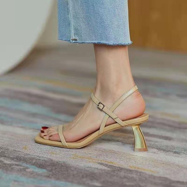 sandals 2021 summer fashion retro square toe stiletto women high heels, Black
sandals 2021 summer fashion retro square toe stiletto women high heels, Black