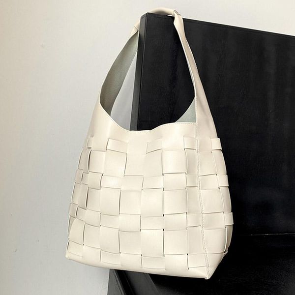 leather woven tote bag women's shoulder bucket large capacity minimalist 2021 fashion weave ins women handbag evening bags
leather woven tote bag women's shoulder bucket large capacity minimalist 2021 fashion weave ins women handbag evening bags