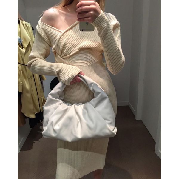 as bottega horn women's early spring fashion simple and versatile leather underarm retro wrinkled cloud bag d designer handbag wan
as bottega horn women's early spring fashion simple and versatile leather underarm retro wrinkled cloud bag d designer handbag wan