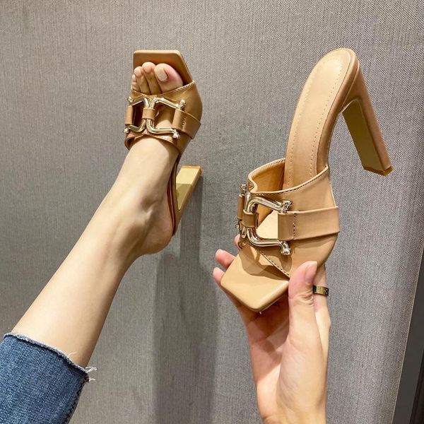 dress shoes spring women's black chain decorated velvet high-heeled thick-heeled sandals with square toe open-toe slippers
dress shoes spring women's black chain decorated velvet high-heeled thick-heeled sandals with square toe open-toe slippers