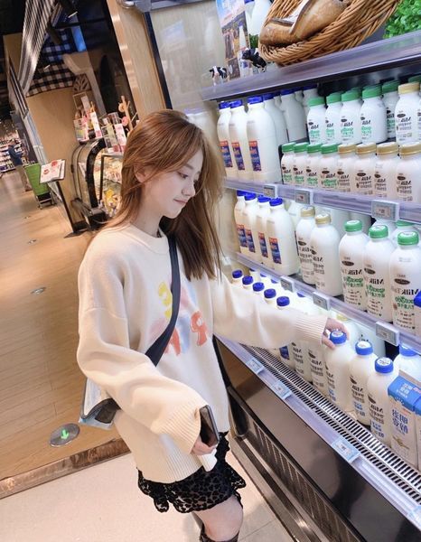 women's sweaters korean-style printed letter ice cream sweater autumn and winter loose thicken lazy style chic student knitted coat jpf, White;black
women's sweaters korean-style printed letter ice cream sweater autumn and winter loose thicken lazy style chic student knitted coat jpf, White;black