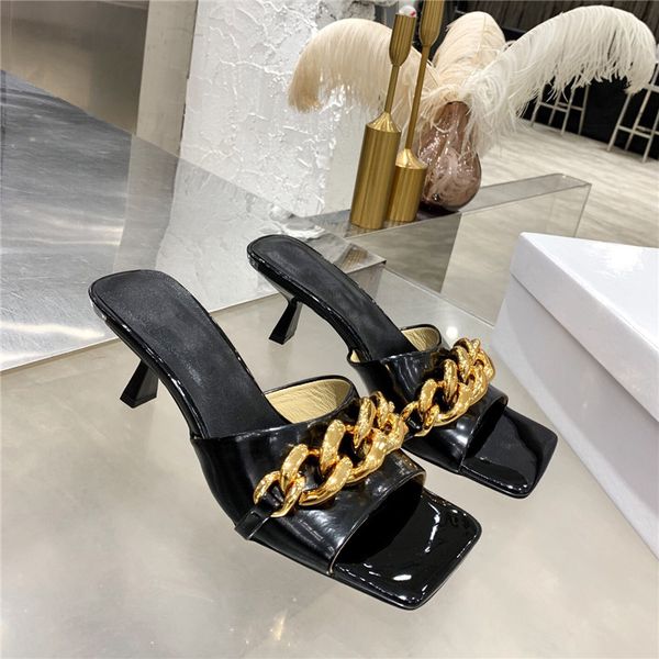 2021 summer open toe slippers women's high black heels sandals luxury designer metal chain decorative leather wedding shoes 35-41
2021 summer open toe slippers women's high black heels sandals luxury designer metal chain decorative leather wedding shoes 35-41