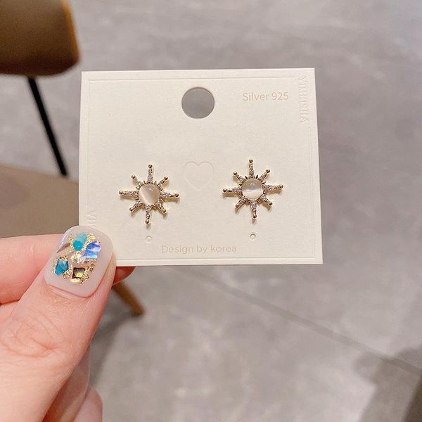 stud exquisite sun shaped earrings jewelry gold color plated zirconia cat eye's stone for women, Golden;silver
stud exquisite sun shaped earrings jewelry gold color plated zirconia cat eye's stone for women, Golden;silver