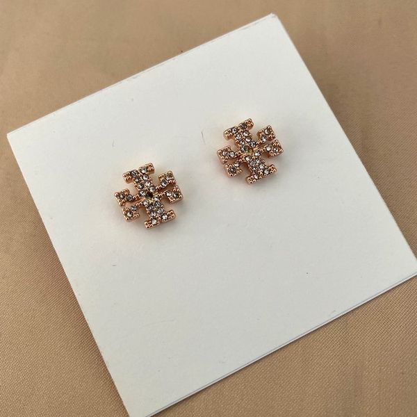 ladies fashion jewelry new qingdao jewelry are exquisitely polished and inlaid with earrings, Golden
ladies fashion jewelry new qingdao jewelry are exquisitely polished and inlaid with earrings, Golden