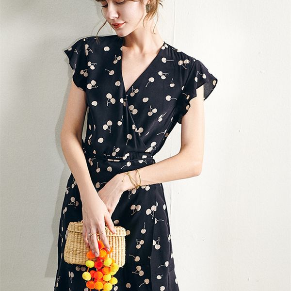 dress 2021 summer playful cherry print waist tea break skirt v-neck slim mid, White;black
dress 2021 summer playful cherry print waist tea break skirt v-neck slim mid, White;black