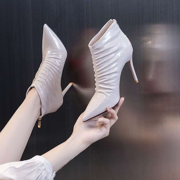 luxury dress shoes high heeled sho children's 2021 korean spring and autumn thin heel pointed patent leather fashion martin small short, Black
luxury dress shoes high heeled sho children's 2021 korean spring and autumn thin heel pointed patent leather fashion martin small short, Black
