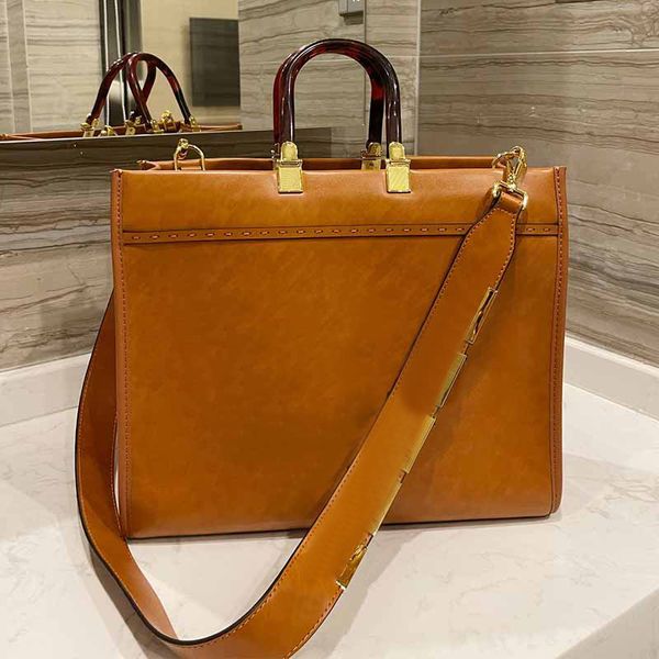 designer tote bags female shopping crossbody bag fashion letter handbag two-color handle golden hardware detachable strap totes
designer tote bags female shopping crossbody bag fashion letter handbag two-color handle golden hardware detachable strap totes