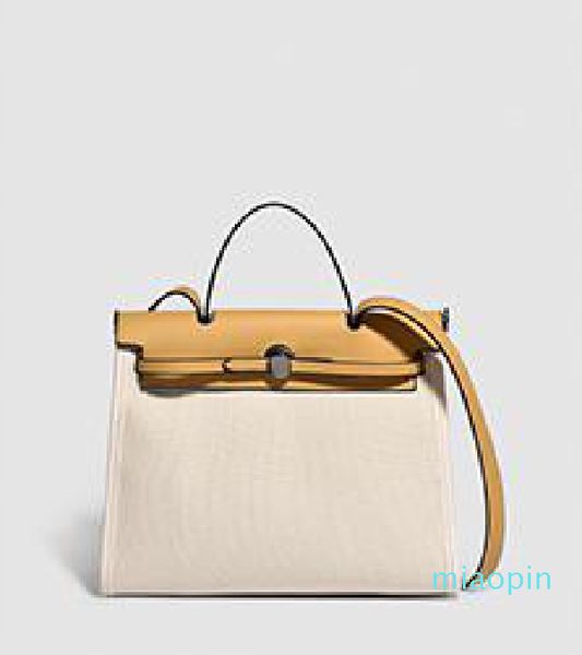 capacity messenger canvas bag female wild 2021 new portable leather bag high-grade effect p shoulder bag
capacity messenger canvas bag female wild 2021 new portable leather bag high-grade effect p shoulder bag