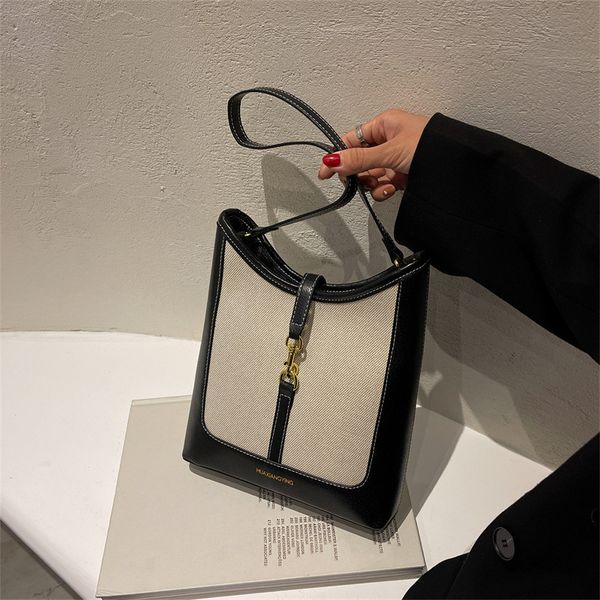 factory direct sale 75% off large capacity autumn 2021 new pu mother and child bucket single shoulder messenger women's simple texture
factory direct sale 75% off large capacity autumn 2021 new pu mother and child bucket single shoulder messenger women's simple texture
