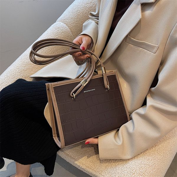 hangbags simple tote bag single shoulder high capacity 2021 contrast underarm portable large stone pattern leisure women's
hangbags simple tote bag single shoulder high capacity 2021 contrast underarm portable large stone pattern leisure women's