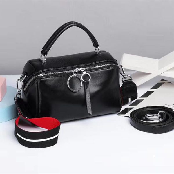 messenger bags messenger bagsstyle women's fashion trendsetter head leather slanting single shoulder chain small square bag
messenger bags messenger bagsstyle women's fashion trendsetter head leather slanting single shoulder chain small square bag