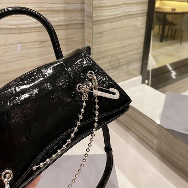 temperament women hourglass crossbody shoulder bag 2021 paris show fashion real patent leather tote handbags large capacity shopping handbag
temperament women hourglass crossbody shoulder bag 2021 paris show fashion real patent leather tote handbags large capacity shopping handbag