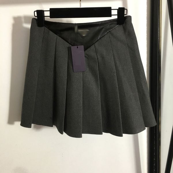 120 2022 runway half skirt spring summer brand same style half skirt polyester black gray womens clothes flora print fashion empire jiani
120 2022 runway half skirt spring summer brand same style half skirt polyester black gray womens clothes flora print fashion empire jiani