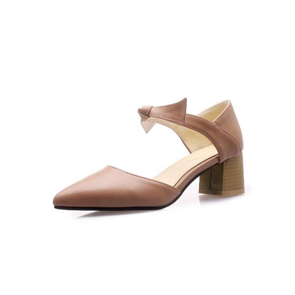 in spring and summer of 2021 the shoes contracted with thick hollow point 32, 19216-46 yards sandals, Black
in spring and summer of 2021 the shoes contracted with thick hollow point 32, 19216-46 yards sandals, Black