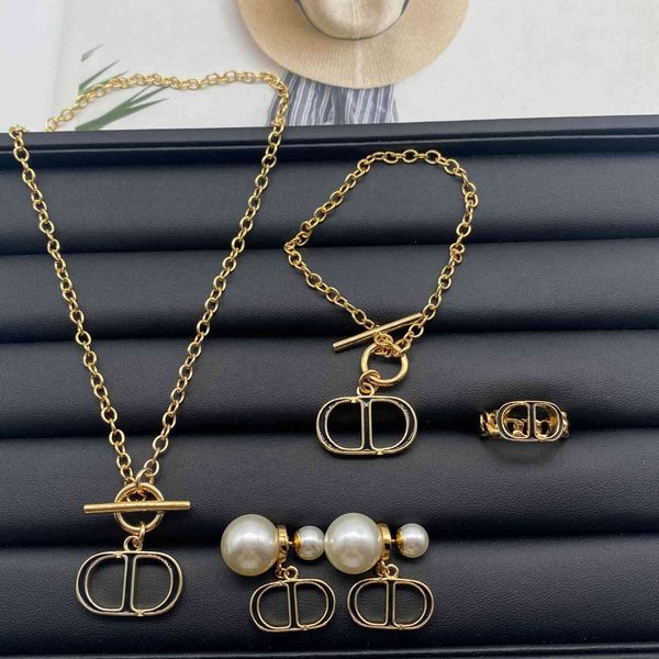 family new high-grade drop glue buckle chain necklace net red pearl earrings set, Golden;silver
family new high-grade drop glue buckle chain necklace net red pearl earrings set, Golden;silver