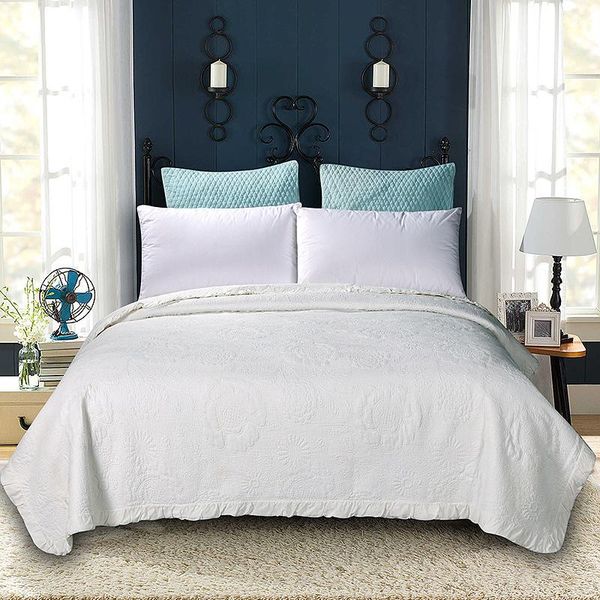 white quilt 1pc knitting cotton bedspread on the bed embroidered summer cover soft throw blanket queen size comforters & sets
white quilt 1pc knitting cotton bedspread on the bed embroidered summer cover soft throw blanket queen size comforters & sets