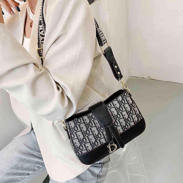 japanese and korean fashionable d-shape saddle versatile large capacity wide trend single shoulder messenger bag for zl
japanese and korean fashionable d-shape saddle versatile large capacity wide trend single shoulder messenger bag for zl