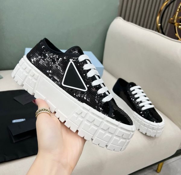 2022 designer brand casual shoes women thick bottom crystal canvas lace up sports shoes black white size 35-40
2022 designer brand casual shoes women thick bottom crystal canvas lace up sports shoes black white size 35-40