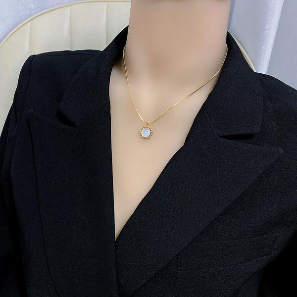 chains vintage gold silver color round shell pendant necklace for women girl metal circle short choker necklaces party jewelry
chains vintage gold silver color round shell pendant necklace for women girl metal circle short choker necklaces party jewelry