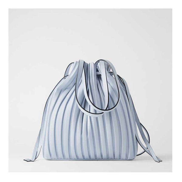 korean version summer simple pleated bucket 2021 single shoulder slant span large capacity women's bag
korean version summer simple pleated bucket 2021 single shoulder slant span large capacity women's bag