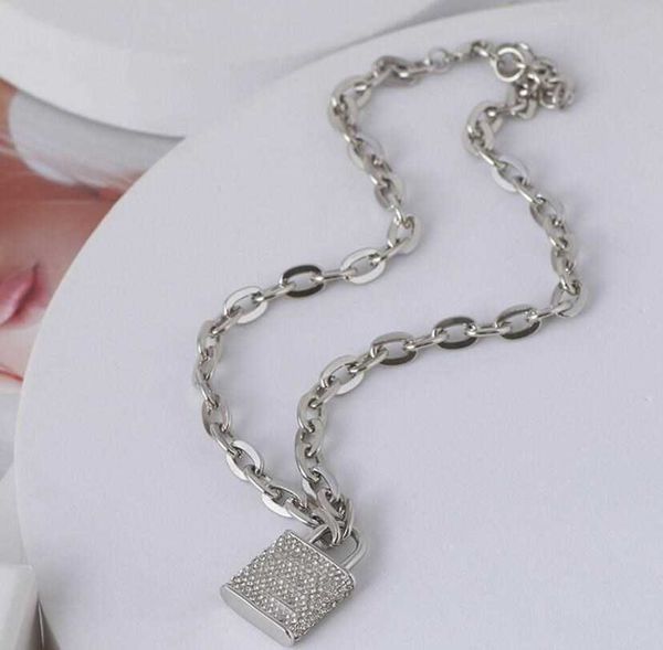 european and american letter necklace full of diamonds, three-dimensional small lock shape, clavicle chain, couple models, high quality, Silver
european and american letter necklace full of diamonds, three-dimensional small lock shape, clavicle chain, couple models, high quality, Silver
