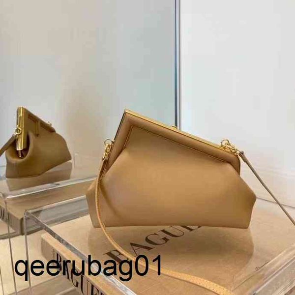 handbags bag series fend designer first women luxurys metal wrapped handbag single shoulder messenger yue messenger tote fashion brand bags
handbags bag series fend designer first women luxurys metal wrapped handbag single shoulder messenger yue messenger tote fashion brand bags