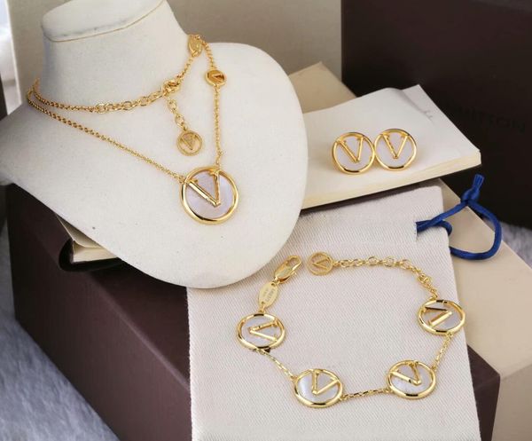 europe america style jewelry sets lady women engraved v initials white mother of pearl round pendant necklace earrings bracelet sets twinkle, Black
europe america style jewelry sets lady women engraved v initials white mother of pearl round pendant necklace earrings bracelet sets twinkle, Black
