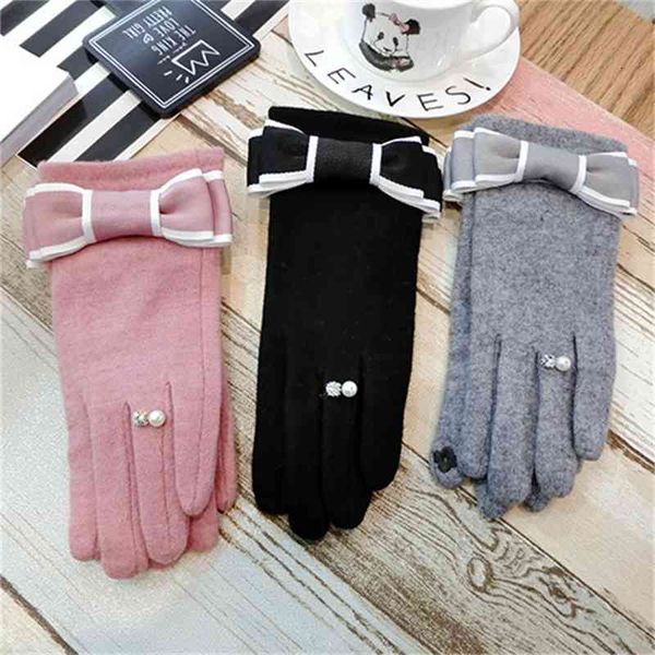 gloves xiaoxiangfeng bow edge split finger ring cashmere touch screen korean version of the same, Blue;gray
gloves xiaoxiangfeng bow edge split finger ring cashmere touch screen korean version of the same, Blue;gray