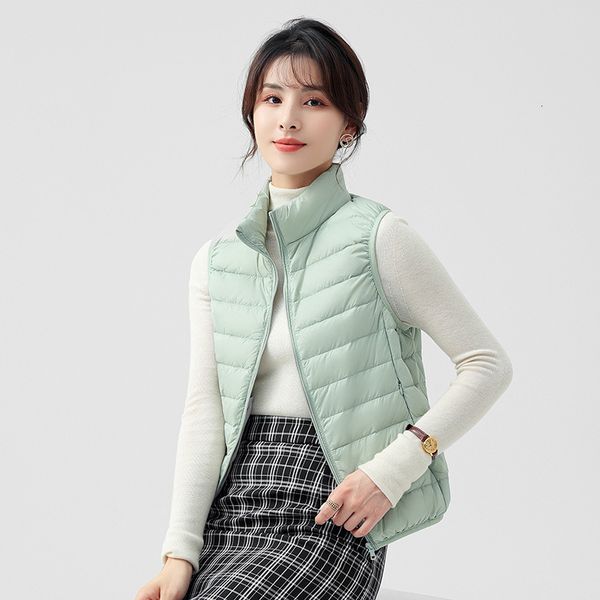 autumn and winter 2021 down et women's short light fashion simple stand collar down vt et, Black;white
autumn and winter 2021 down et women's short light fashion simple stand collar down vt et, Black;white