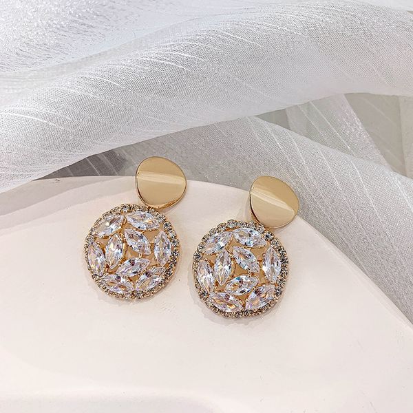 925 silver needle hollowed out circle inlaid diamond earrings fashion new fashion simple geometric sequin zircon earrings
925 silver needle hollowed out circle inlaid diamond earrings fashion new fashion simple geometric sequin zircon earrings