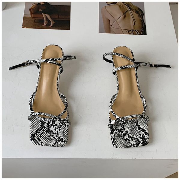 2021 suojialun summer women sandal shoes fashion narrow band female square toe slides ladies outdoor casual rome dress sandal c0407, Black
2021 suojialun summer women sandal shoes fashion narrow band female square toe slides ladies outdoor casual rome dress sandal c0407, Black