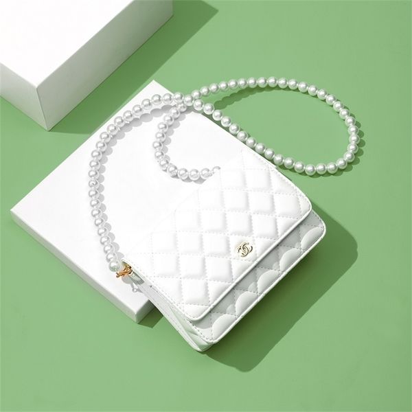 2021 new fashion small fragrance lingge women's pearl chain ins super fire mobile phone crossbar fortune bag
2021 new fashion small fragrance lingge women's pearl chain ins super fire mobile phone crossbar fortune bag