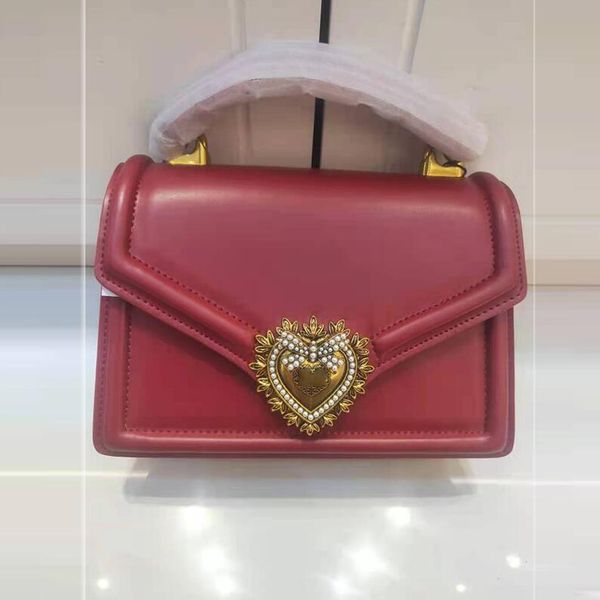 2021 new luxury designer handbags ladies one shoulder messenger bag metal chain luxury pearl buckle bag
2021 new luxury designer handbags ladies one shoulder messenger bag metal chain luxury pearl buckle bag