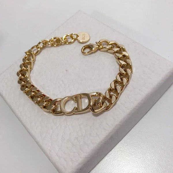 2021 classic bareback letter cd bracelet women's net red earrings d home, Golden;silver
2021 classic bareback letter cd bracelet women's net red earrings d home, Golden;silver
