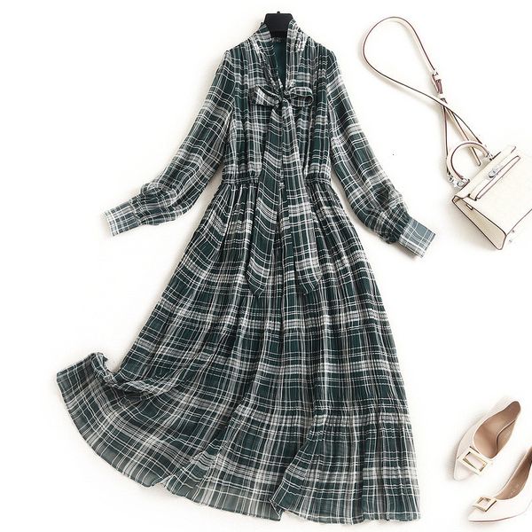elegant lady bow collar plaid print chiffon dress spring woman clothes pleated femme robes, Black;gray
elegant lady bow collar plaid print chiffon dress spring woman clothes pleated femme robes, Black;gray