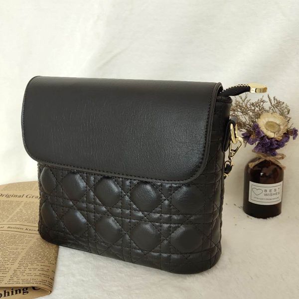 handbag dijia sige princess bag fashion lingge cover single shoulder messenger women's zipper, Black;red
handbag dijia sige princess bag fashion lingge cover single shoulder messenger women's zipper, Black;red