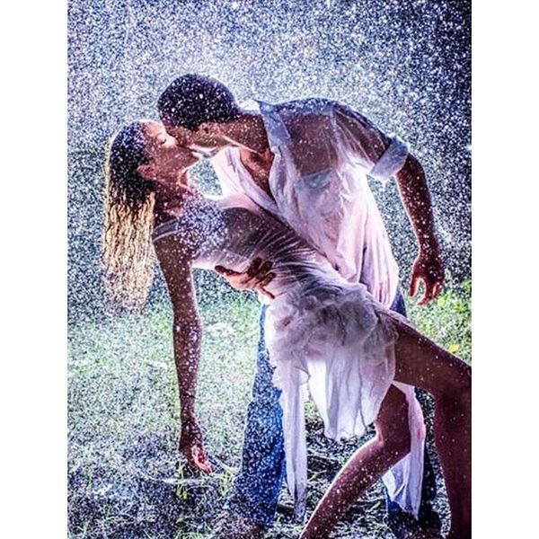 diamond painting 5d diy painted mosaic embroidery lovers kissing in rain cross stitch crafts decoration
diamond painting 5d diy painted mosaic embroidery lovers kissing in rain cross stitch crafts decoration