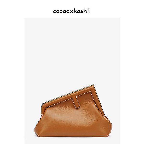 factory outlet luxury handbags storage r09 2021 autumn winter catwalk first h held one shoulder messenger women's high sense niche ligh
factory outlet luxury handbags storage r09 2021 autumn winter catwalk first h held one shoulder messenger women's high sense niche ligh